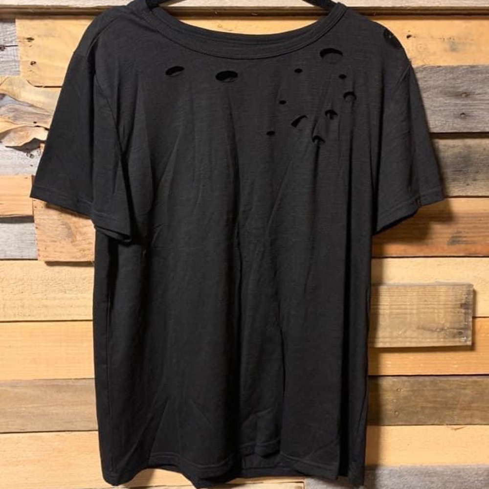 Brand new Boutique top. Super cute black key holes! Size medium